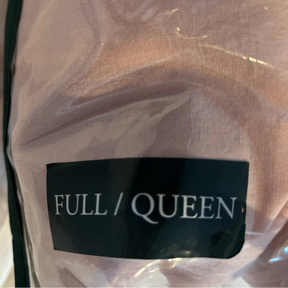 JCPenney HOME mauve/Pink Comforter tufted Bedspread Crochet Full/Queen LIKE NEW